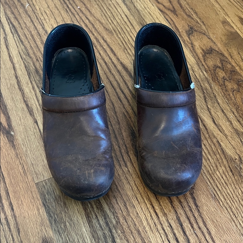Men's Brown Leather Slip-On Clogs